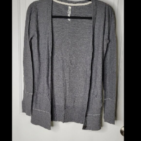 Aeropostale XL Cardigan, Excellent Condition with no Flaws! - Picture 2 of 3